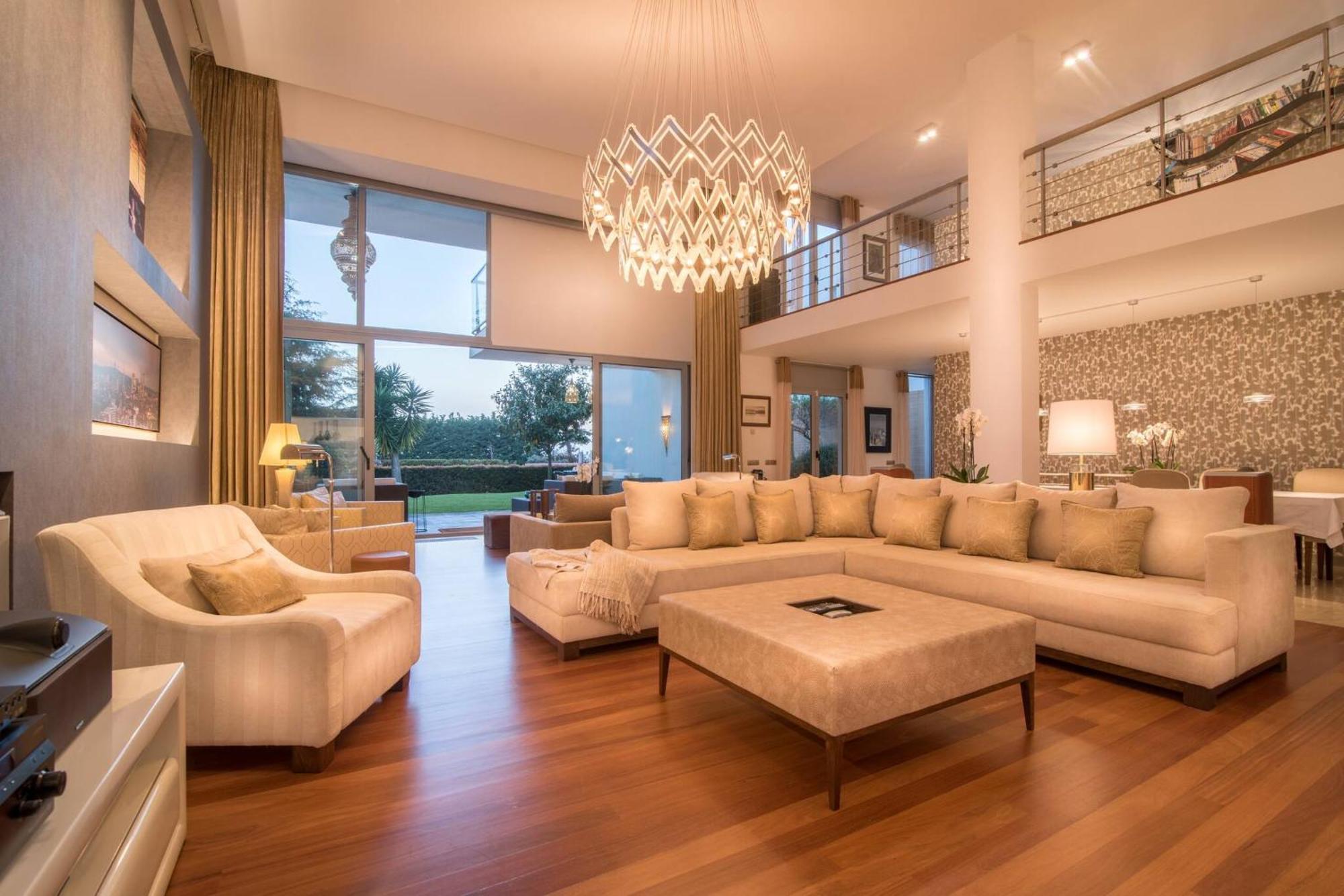 Orange Charm, Heated Pool